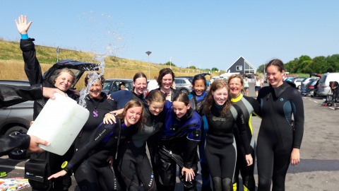 Leuvens duikcentrum gooit alle stereotypes overboord op Women’s dive day 2019