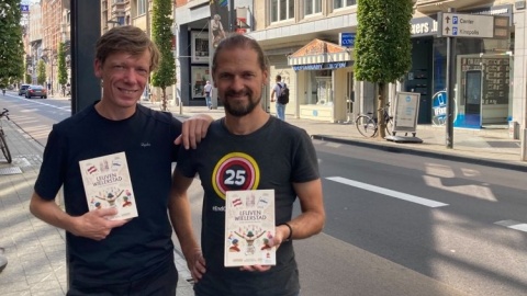 Reinhart Croon en Gunter Hauspie schreven een boek over wielrennen in Leuven.